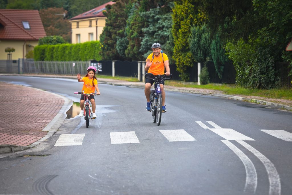 zdjęcie przedstawia uczestnika rajdu rowerowego