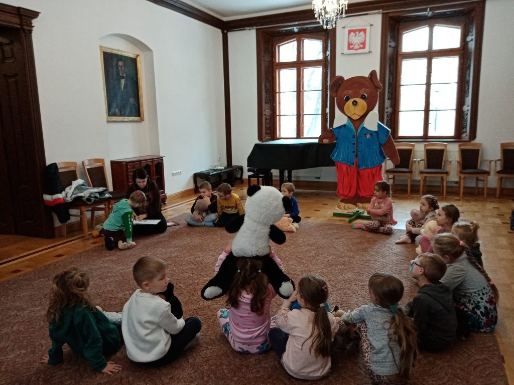 dzień pluszowego misia w GBP w Szczurowej